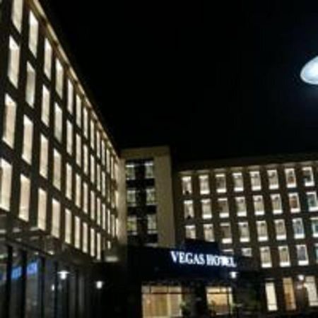 Vegas Hotel - Nay Pyi Taw Naypyidaw Esterno foto