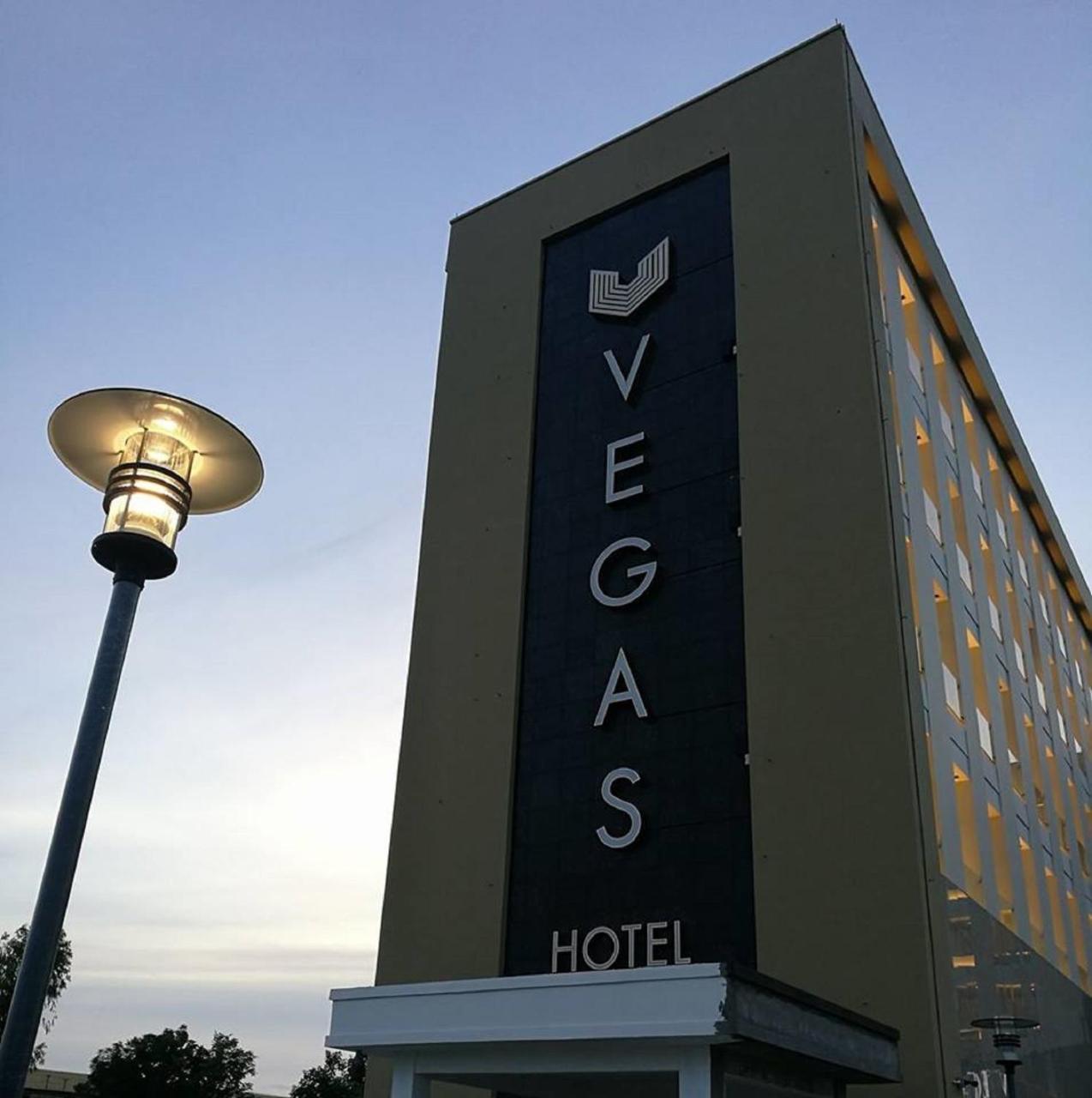 Vegas Hotel - Nay Pyi Taw Naypyidaw Esterno foto