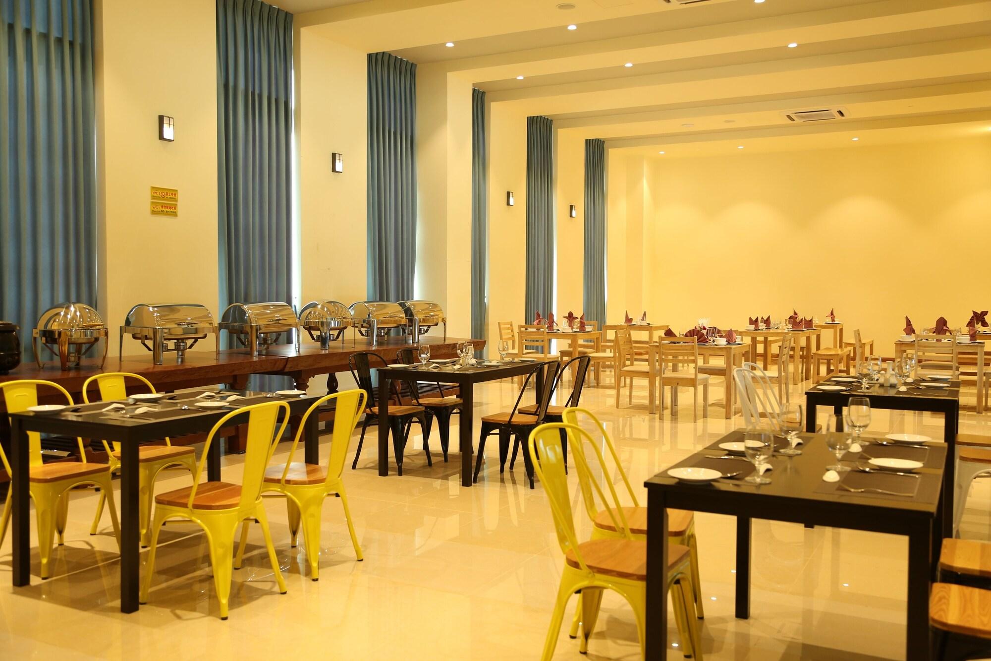 Vegas Hotel - Nay Pyi Taw Naypyidaw Esterno foto
