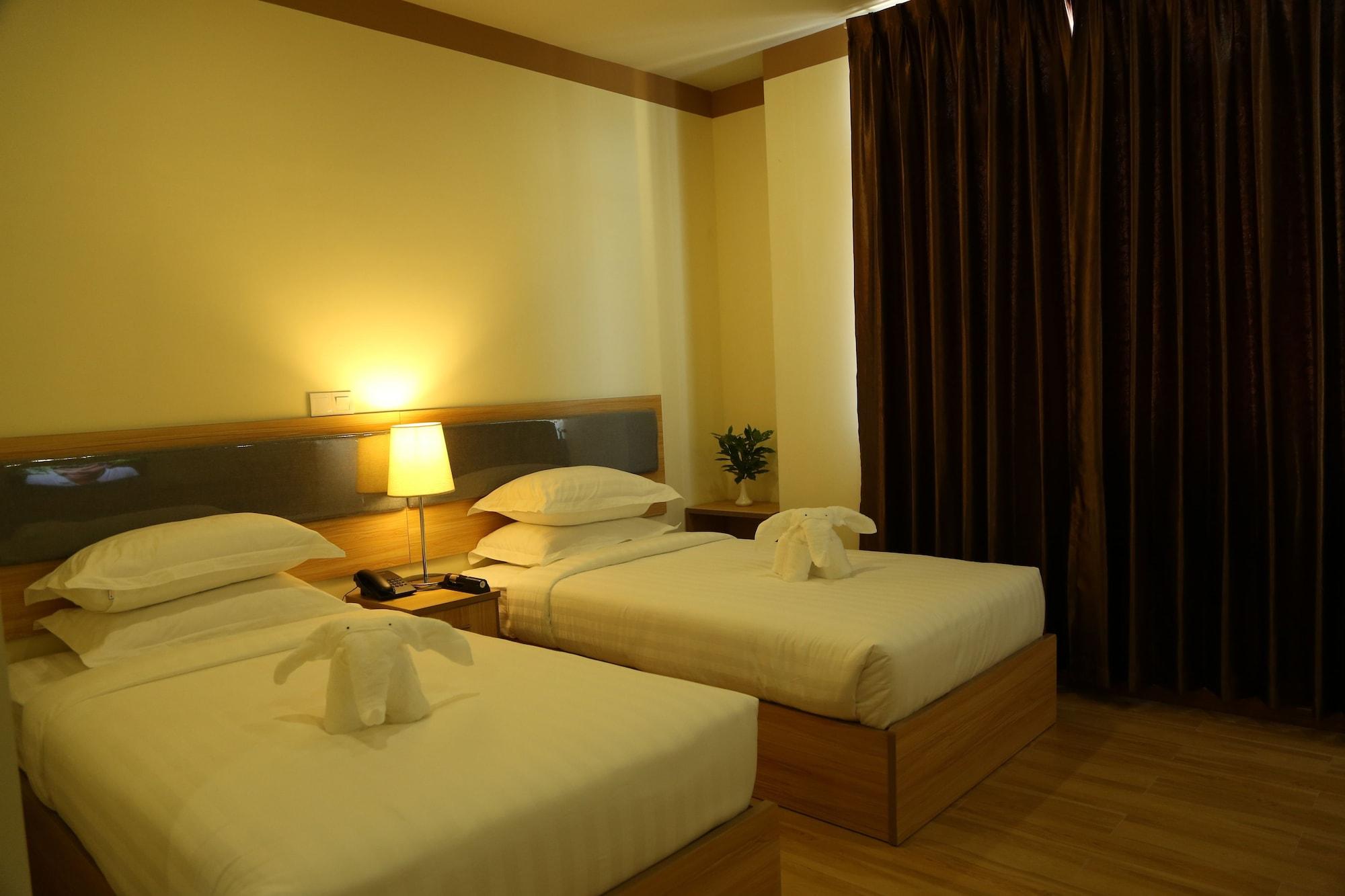 Vegas Hotel - Nay Pyi Taw Naypyidaw Esterno foto